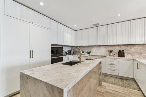 Condo in Tampa, Florida, 3 bedrooms № 2212146 - photo 17