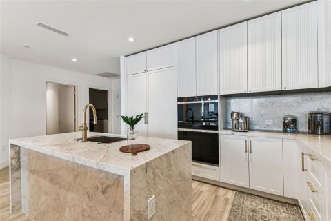 Condo in Tampa, Florida, 3 bedrooms № 2212146 - photo 12