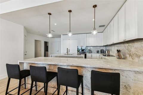 Condo in Tampa, Florida, 3 bedrooms № 2212146 - photo 16
