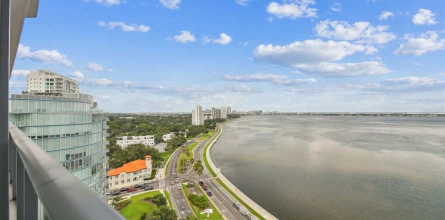 Condo in Tampa, Florida, 3 bedrooms № 2212146
