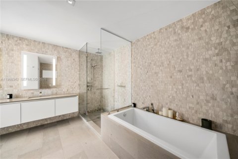 Снять в аренду кондоминиум в Майами, Флорида 2 спальни, 111.67м2, № 2028356 - фото 5