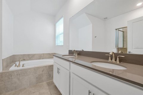 House in Orlando, Florida 4 bedrooms, 231.88 sq.m. № 1876602 - photo 16