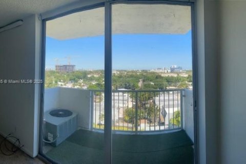 Купить кондоминиум в Норт-Майами, Флорида 1 спальня, 74.97м2, № 2012408 - фото 16