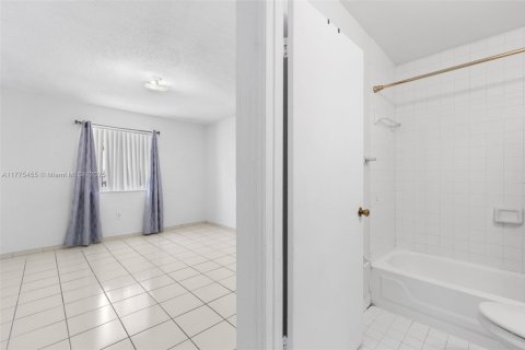 Touwnhouse à vendre à Cutler Bay, Floride: 3 chambres, 114.18 m2 № 1940917 - photo 6
