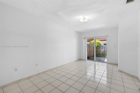 Touwnhouse à vendre à Cutler Bay, Floride: 3 chambres, 114.18 m2 № 1940917 - photo 8
