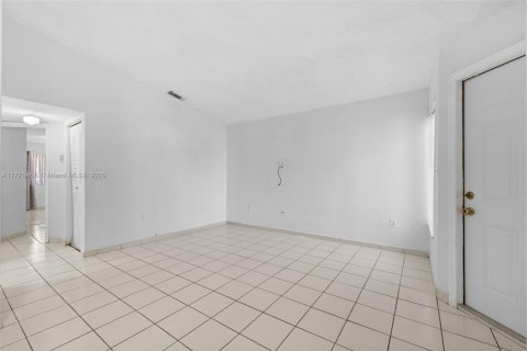 Touwnhouse à vendre à Cutler Bay, Floride: 3 chambres, 114.18 m2 № 1940917 - photo 4