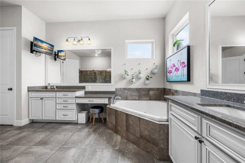 Casa en venta en Newberry, Florida, 4 dormitorios, 259.38 m2 № 1760405 - foto 25