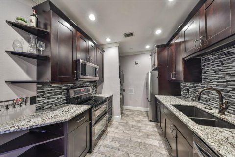 Condo in Palm Harbor, Florida, 4 bedrooms  № 1557278 - photo 8