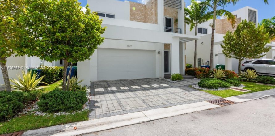 Villa ou maison à Doral, Floride 4 chambres, 258.45 m2 № 1966858