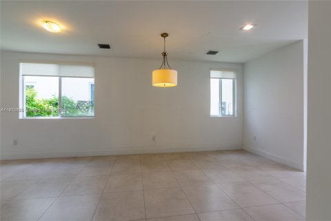 Villa ou maison à louer à Doral, Floride: 4 chambres, 258.45 m2 № 1966858 - photo 4