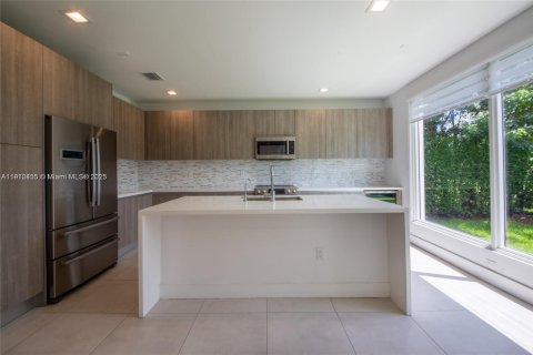 Villa ou maison à louer à Doral, Floride: 4 chambres, 258.45 m2 № 1966858 - photo 7