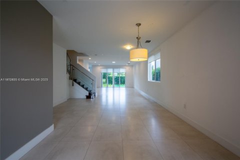 Villa ou maison à louer à Doral, Floride: 4 chambres, 258.45 m2 № 1966858 - photo 3