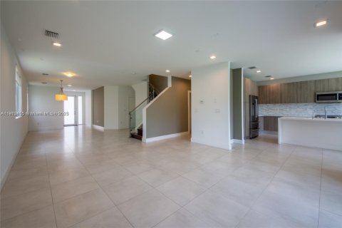 Villa ou maison à louer à Doral, Floride: 4 chambres, 258.45 m2 № 1966858 - photo 6