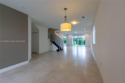 Villa ou maison à louer à Doral, Floride: 4 chambres, 258.45 m2 № 1966858 - photo 2