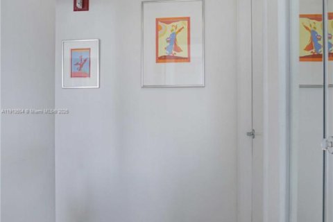 Купить кондоминиум в Майами-Бич, Флорида 2 спальни, 80.82м2, № 1970558 - фото 19