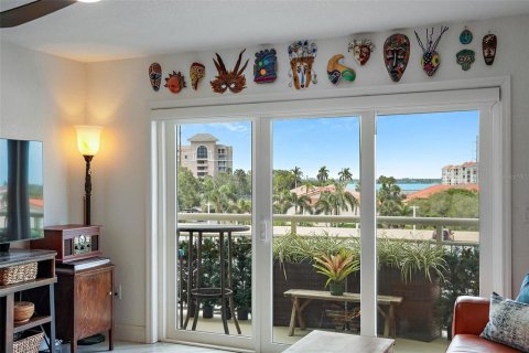 Condo in Saint Petersburg, Florida, 1 bedroom  № 1720204 - photo 9