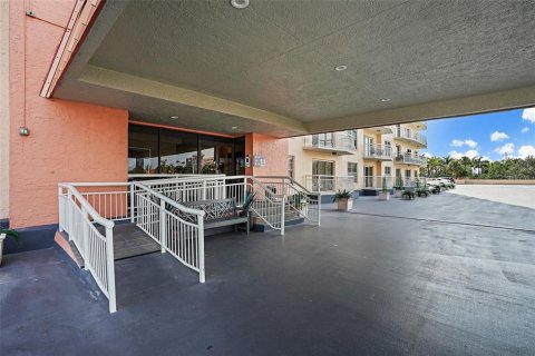 Condo in Saint Petersburg, Florida, 1 bedroom  № 1720204 - photo 29