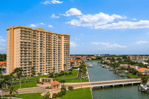Condo in Saint Petersburg, Florida, 1 bedroom  № 1720204 - photo 2