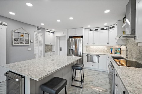 Condo in Saint Petersburg, Florida, 1 bedroom  № 1720204 - photo 4