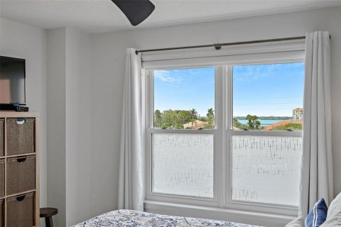 Condo in Saint Petersburg, Florida, 1 bedroom  № 1720204 - photo 12
