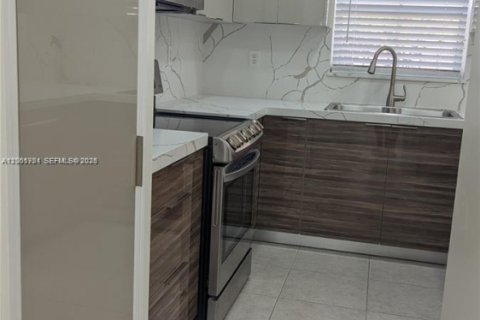 Снять в аренду таунхаус в Дейви, Флорида 4 спальни, 180.79м2, № 2066667 - фото 15