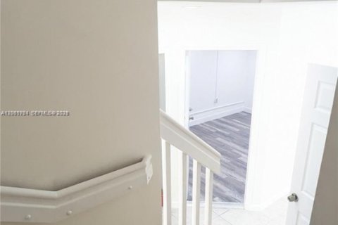 Снять в аренду таунхаус в Дейви, Флорида 4 спальни, 180.79м2, № 2066667 - фото 26