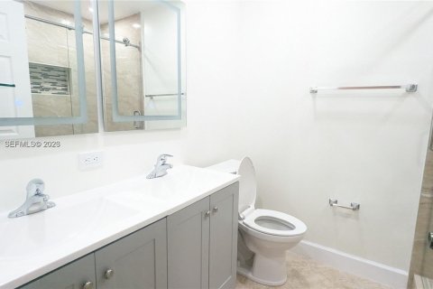 Снять в аренду таунхаус в Дейви, Флорида 4 спальни, 180.79м2, № 2066667 - фото 23