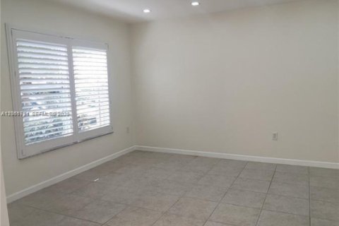 Снять в аренду таунхаус в Дейви, Флорида 4 спальни, 180.79м2, № 2066667 - фото 19