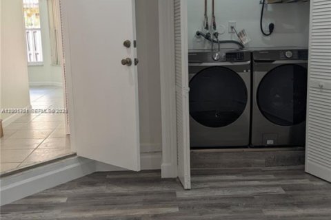 Снять в аренду таунхаус в Дейви, Флорида 4 спальни, 180.79м2, № 2066667 - фото 12