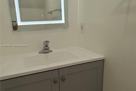 Снять в аренду таунхаус в Дейви, Флорида 4 спальни, 180.79м2, № 2066667 - фото 16