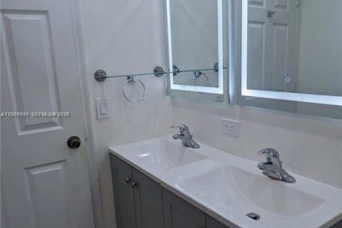 Снять в аренду таунхаус в Дейви, Флорида 4 спальни, 180.79м2, № 2066667 - фото 28