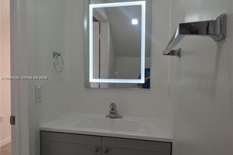 Снять в аренду таунхаус в Дейви, Флорида 4 спальни, 180.79м2, № 2066667 - фото 18