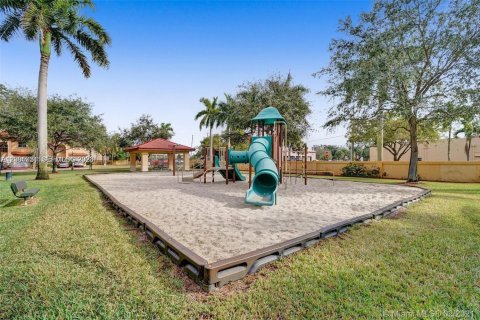 Снять в аренду таунхаус в Дейви, Флорида 4 спальни, 180.79м2, № 2066667 - фото 9