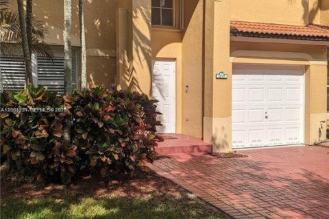 Снять в аренду таунхаус в Дейви, Флорида 4 спальни, 180.79м2, № 2066667 - фото 4