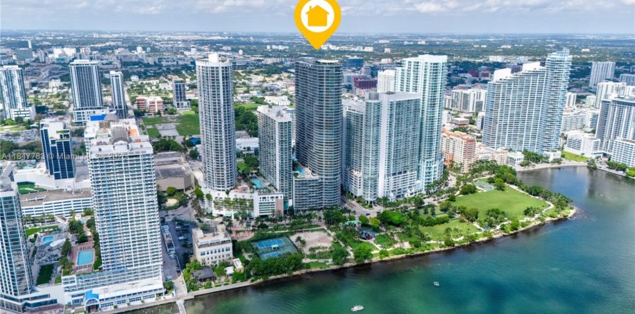 Condominio en Miami, Florida, 1 dormitorio № 1848373