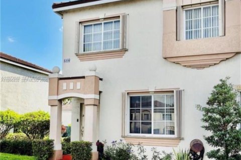 Кондоминиум с 3 спальнями в Майами, Флорида № 2049137