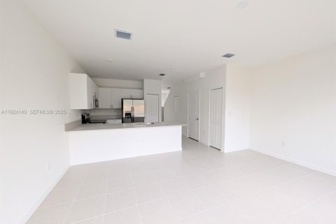 Снять в аренду таунхаус в Хомстед, Флорида 3 спальни, № 1983826 - фото 2