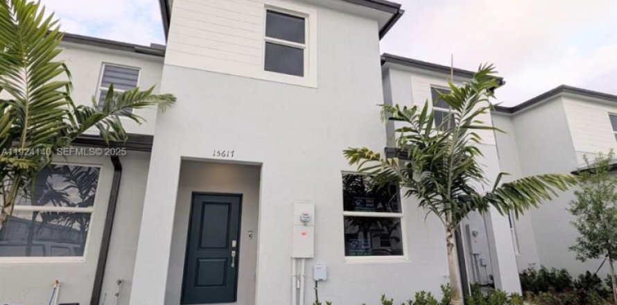 Таунхаус в Хомстед, Флорида 3 спальни № 1983826