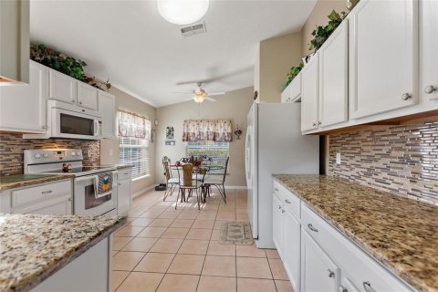 Villa ou maison à vendre à Poinciana, Floride: 2 chambres, 140.47 m2 № 840282 - photo 8