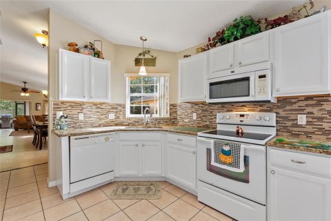 Villa ou maison à vendre à Poinciana, Floride: 2 chambres, 140.47 m2 № 840282 - photo 9