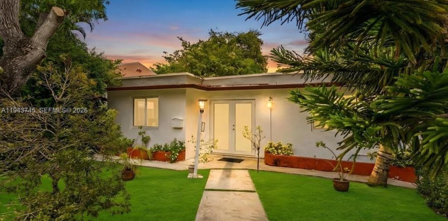 Villa ou maison à Miami, Floride 4 chambres, 163.04 m2 № 2023714