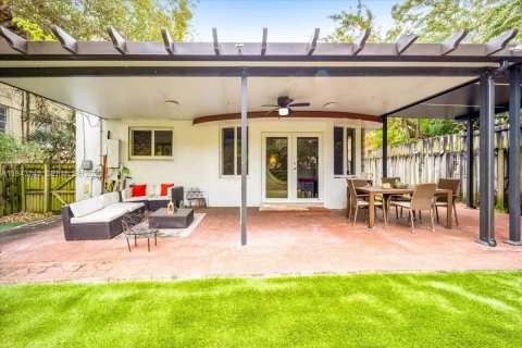 Villa ou maison à vendre à Miami, Floride: 4 chambres, 163.04 m2 № 2023714 - photo 2
