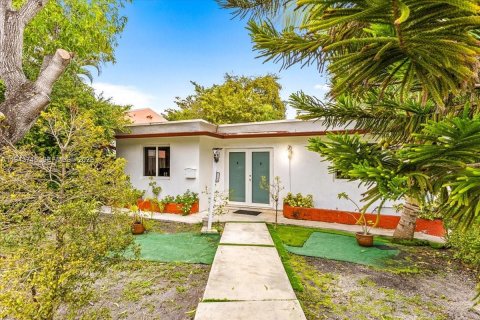Villa ou maison à vendre à Miami, Floride: 4 chambres, 163.04 m2 № 2023714 - photo 28