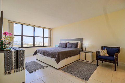 Снять в аренду квартиру в Халландейл-Бич, Флорида 2 спальни, 118.91м2, № 1958773 - фото 15