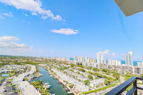 Снять в аренду квартиру в Халландейл-Бич, Флорида 2 спальни, 118.91м2, № 1958773 - фото 1