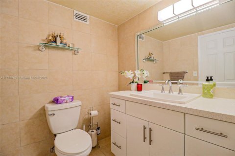 Снять в аренду квартиру в Халландейл-Бич, Флорида 2 спальни, 118.91м2, № 1958773 - фото 12