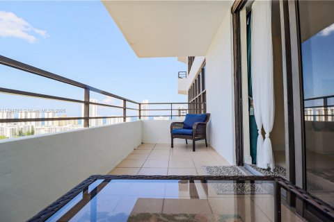 Снять в аренду квартиру в Халландейл-Бич, Флорида 2 спальни, 118.91м2, № 1958773 - фото 10