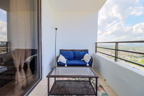 Снять в аренду квартиру в Халландейл-Бич, Флорида 2 спальни, 118.91м2, № 1958773 - фото 9