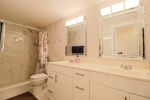 Снять в аренду квартиру в Халландейл-Бич, Флорида 2 спальни, 118.91м2, № 1958773 - фото 18