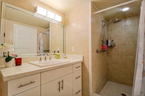 Снять в аренду квартиру в Халландейл-Бич, Флорида 2 спальни, 118.91м2, № 1958773 - фото 11